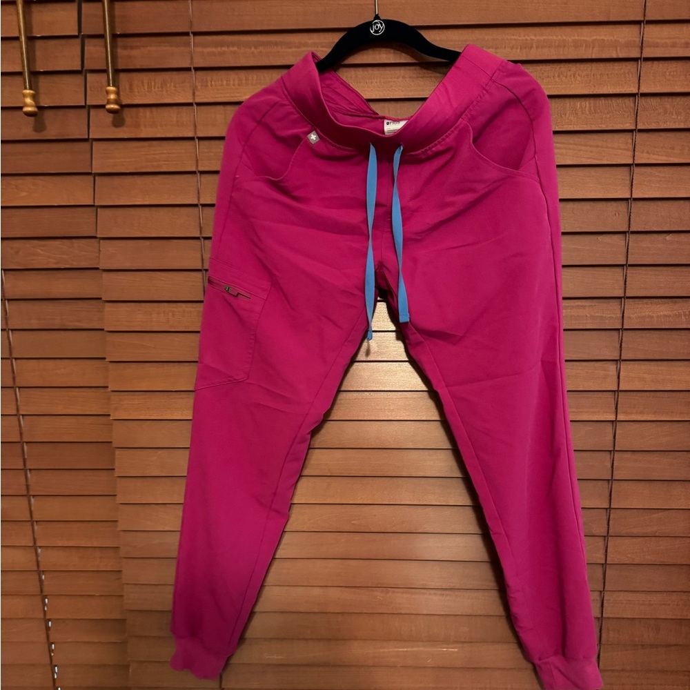 Figs High Waisted Zamora Jogger Scrub Pants
Raspberry Sorbet XS
